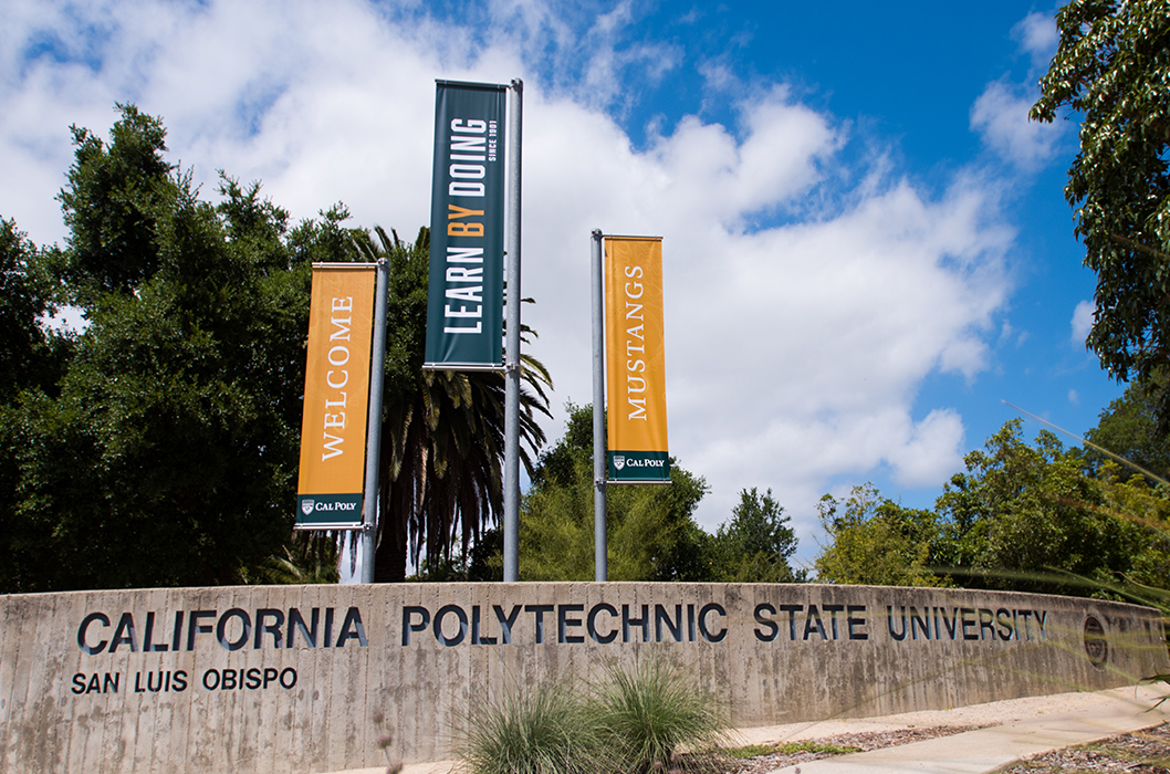 Parede da Universidade Politécnica Estadual da Califórnia