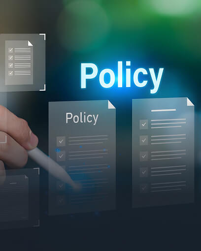 Documentos e interface digital representando pesquisa de políticas e orientações para educação e políticas de força de trabalho.